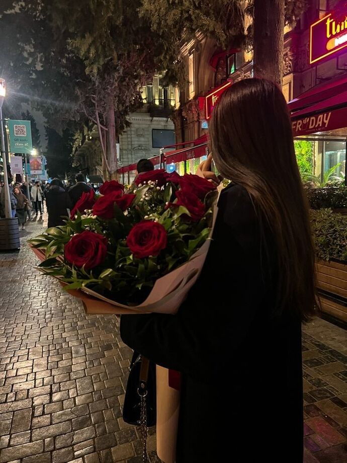 Gülü seven dikenine katlanır mı?
