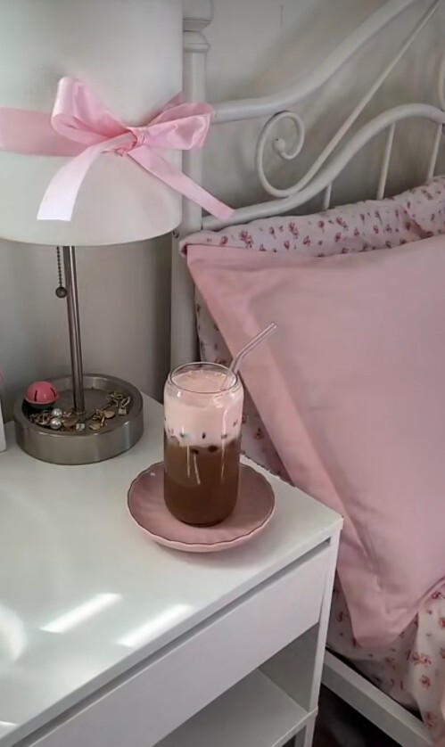 Pembe orman meyveli latte içebilir misin?