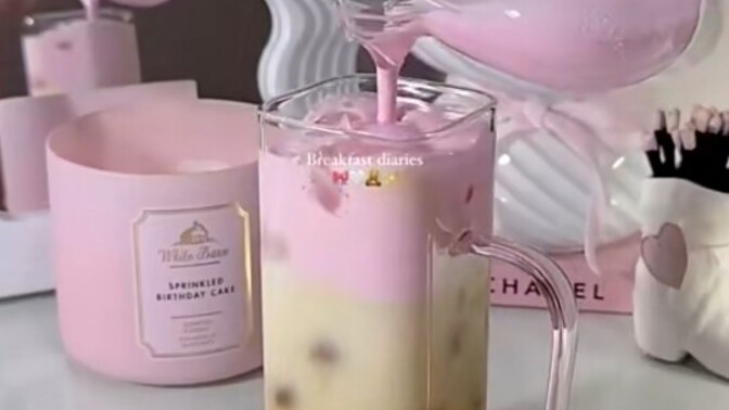 Pembe orman meyveli latte içebilir misin?