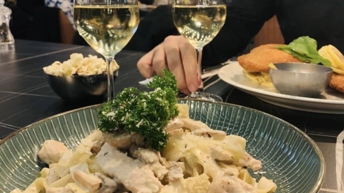 Romantik Bir Buluşmada Makarna Söyleyen Kızdan Olur Mu?