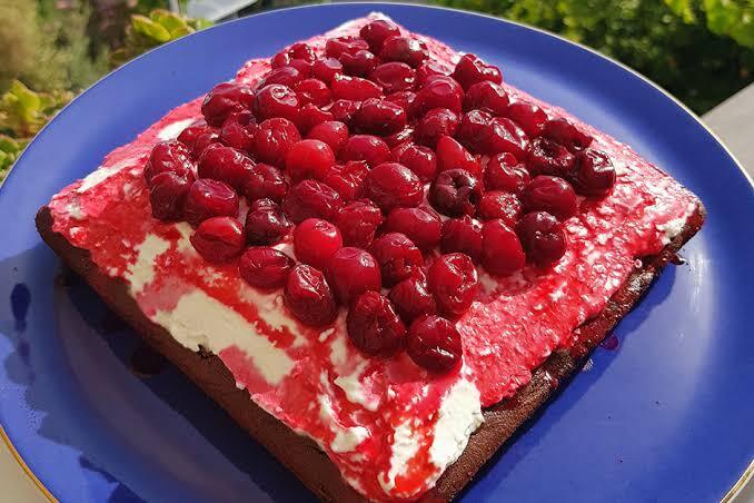Tahinli vişneli brownie denediniz mi, bu efsane tatlıyı sever misiniz?
