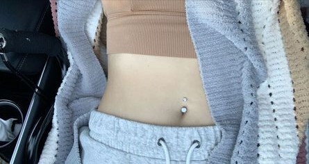 Göbek deliği piercingi çok seksi değil mi?