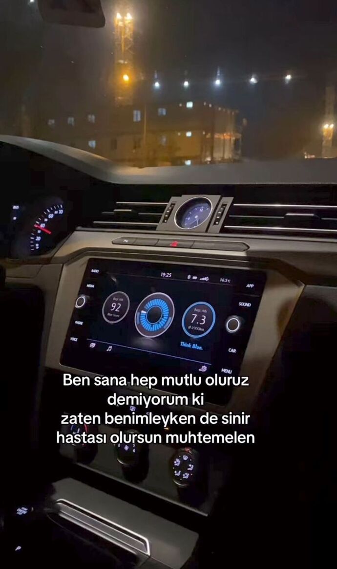 Seninleyken herkes mi mutlu hissediyor yoksa sadece bir kişiye özel bir his mi bu ✨?