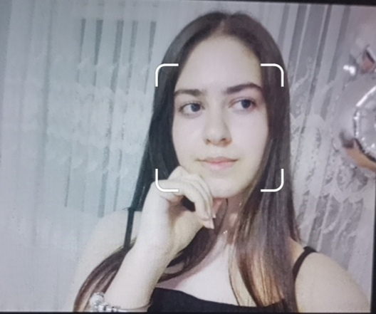 Sizce erkekler doğal güzellik mi daha çekici buluyor yoksa abartı makyajlı kızları mı?