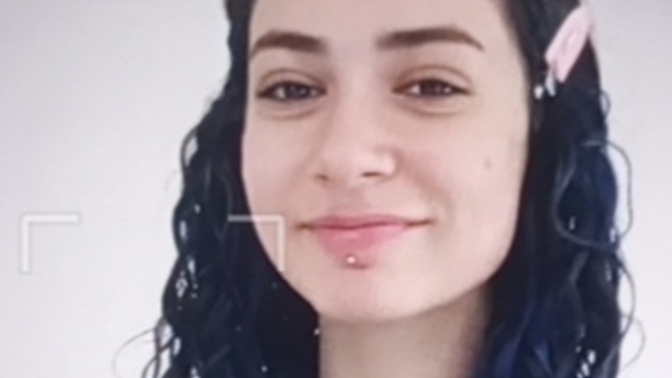 Sizce erkekler doğal güzellik mi daha çekici buluyor yoksa abartı makyajlı kızları mı?