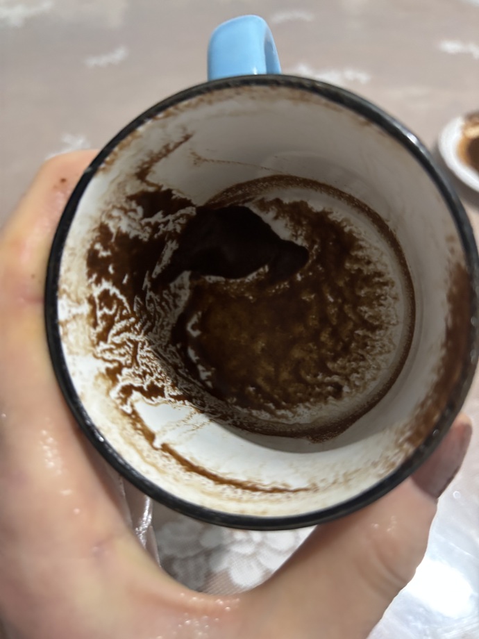 Kim bana kahve falı bakar (Fal şirktir , günahtır diyenler az ötede oynasın. Sorum size değil zaten.)?