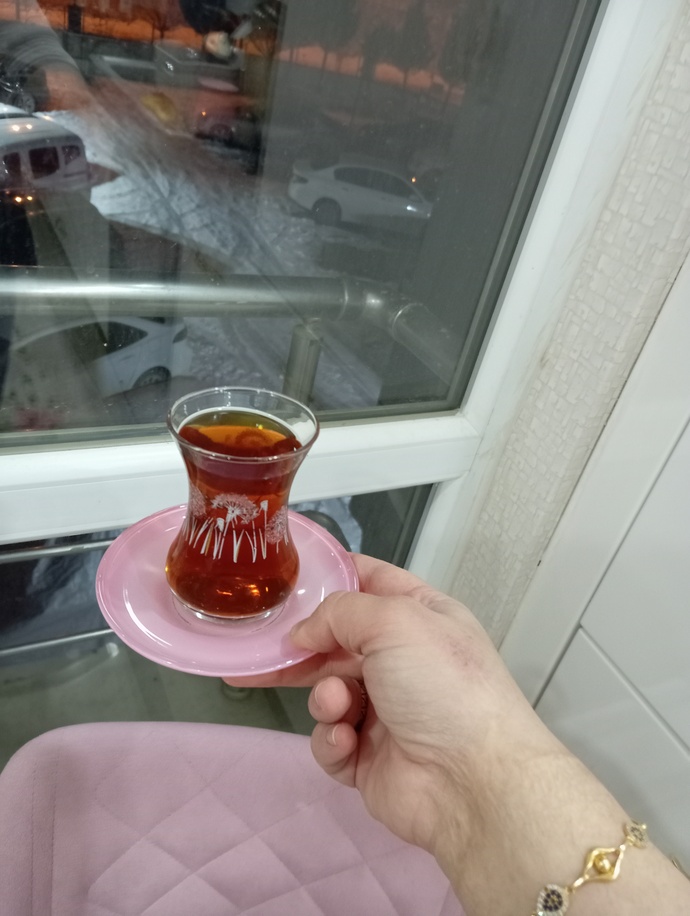 Kışın sıcak çay içmek keyifli mi?