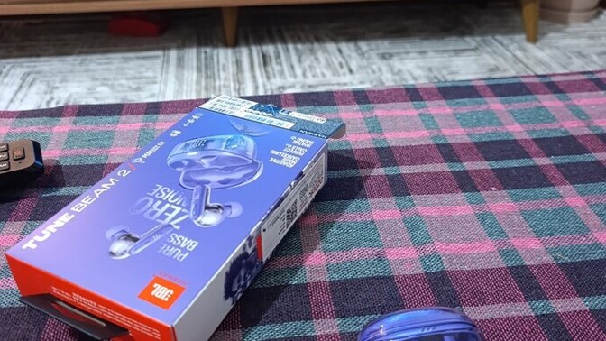 Erkek adam mor kulaklık takar mı?