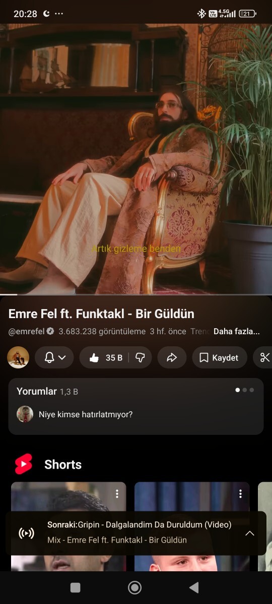Bu şarkıyı kiza atsam aramızdaki buzlar ericek ama gurur yapıyoz atsam mi acaba?