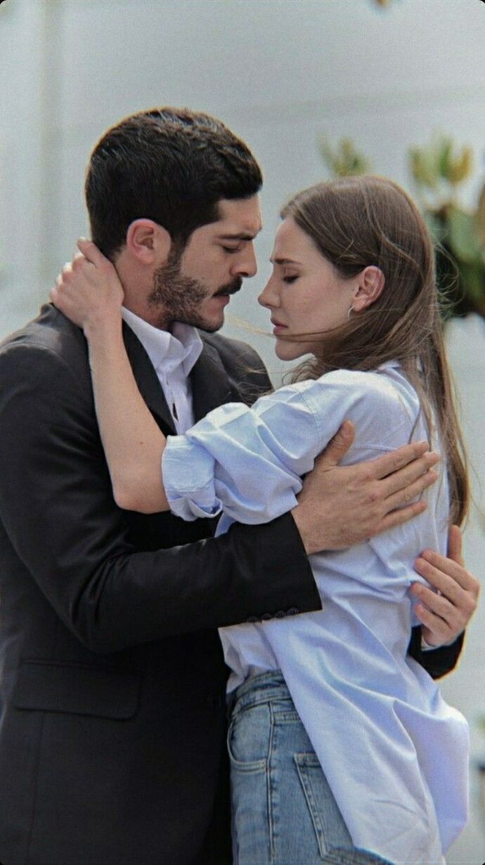 Aşkta gerçekten doğru insanı mı beklemeli, yoksa doğru zamanı mı kollamalı?