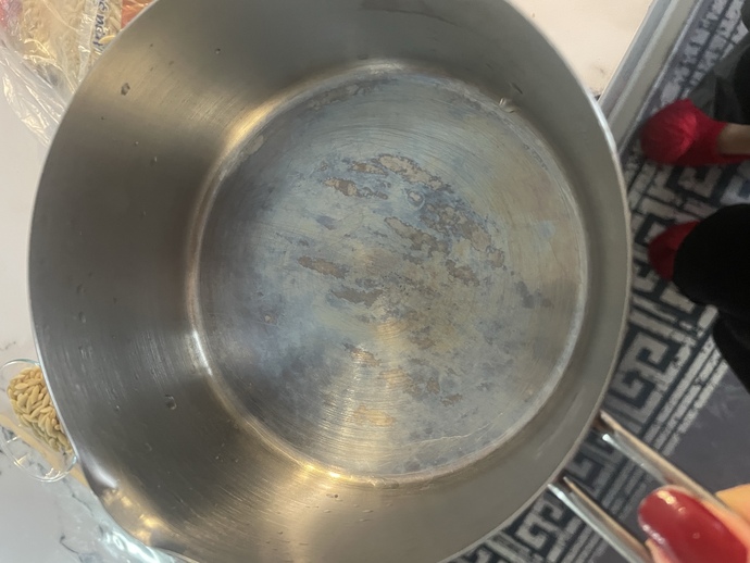 Tencere böyle olmuştu ama yemek yaptım yedim bir şey olur mu?