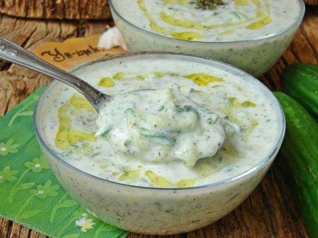 Cacık en iyi hangi yemeğin yanında gider?