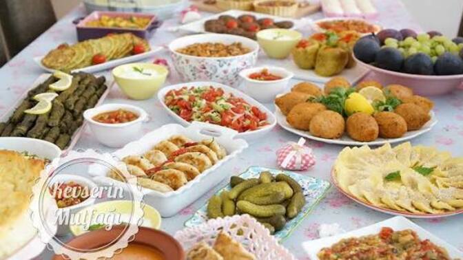 Akşam yemeğinde ne olsa iştahla gömülürsün, favori yemeklerin neler?