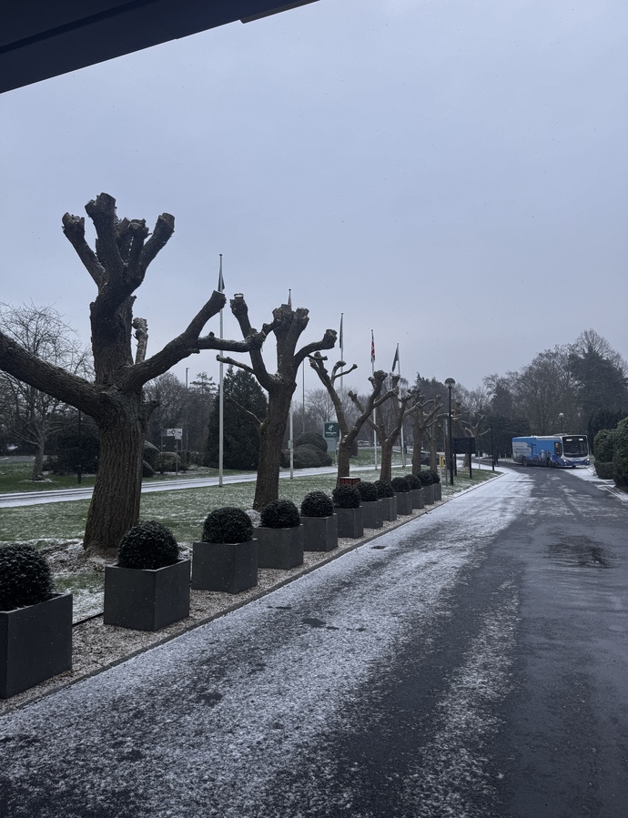Londra’ ya gelindi ve hava buz gib, sizin havanız basıl?