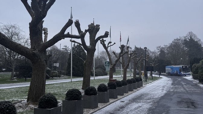 Londra’ ya gelindi ve hava buz gib, sizin havanız basıl?