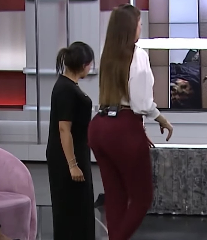 Esra Ezmeci poposu gerçek mi yoksa estetikle mi yapıldı sizce?