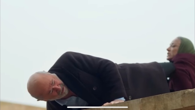 Hiç oartnerinizi aşağıya atmak ya da  resimdeki gibi korkutmak istediğiniz oldumu 😀😀?