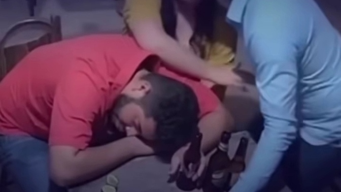 Evli bir erkeğin evinde bekar arkadaşının kalması sizce normal mi?