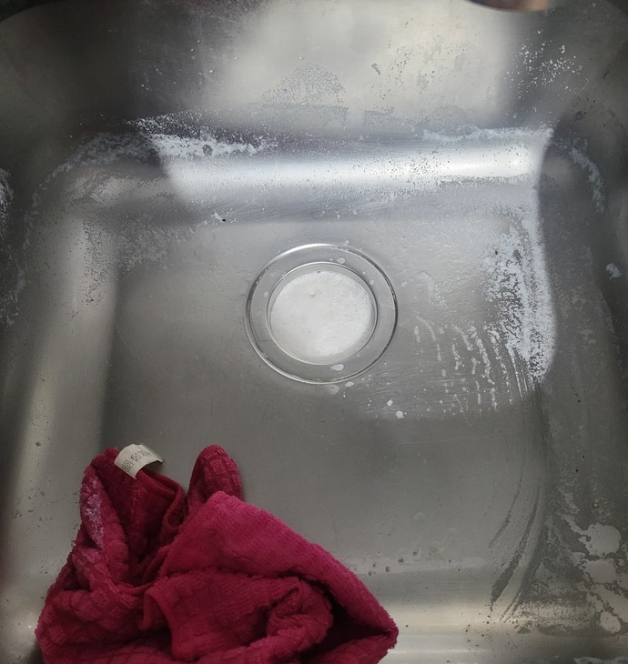 Mutfak lavabosuna bir paket çamaşır tozu döktüm ve lavabo tıkandı. Nasıl açabilirim?
