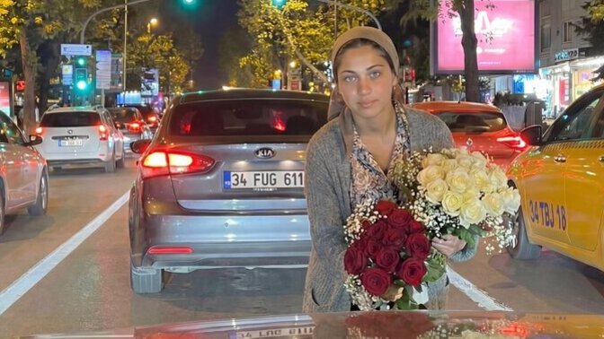 Yoldaki çiçekçilerden çiçek alır mısınız?
