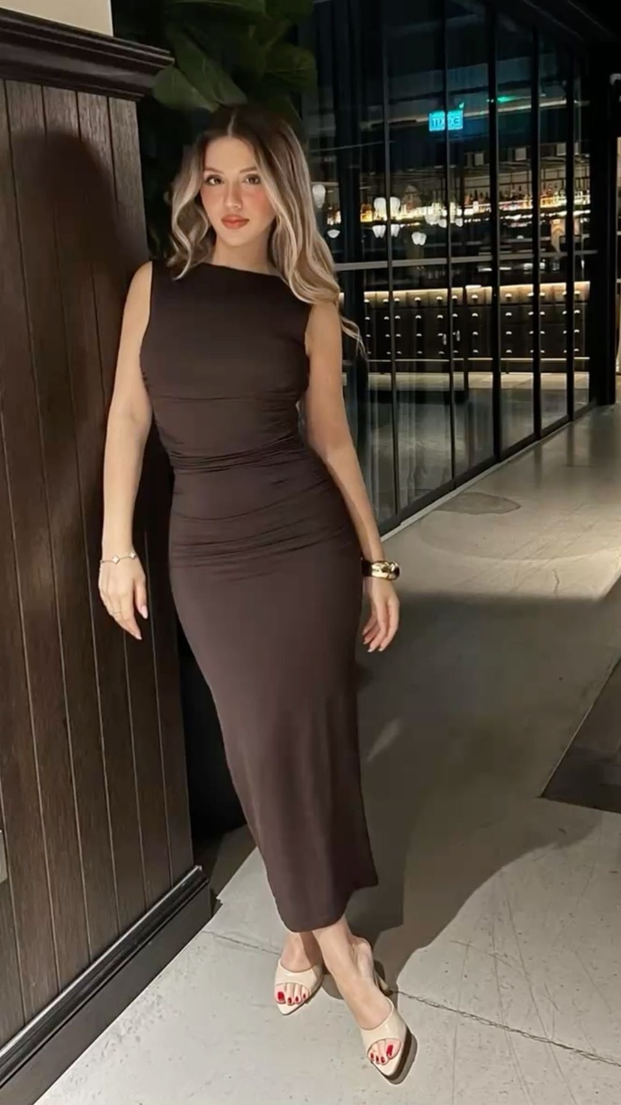 Uzun boydan askılı ya da  straplez elbise giyen kızlar?