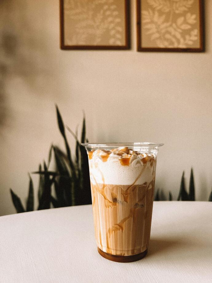 Karamelli kahve mi sade kahve mi, hangisini daha çok seviyorsunuz ☕️?