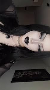 VRising oynayan gothic kız nereden bulurum, birlikte şato kurup kan emer miyiz?