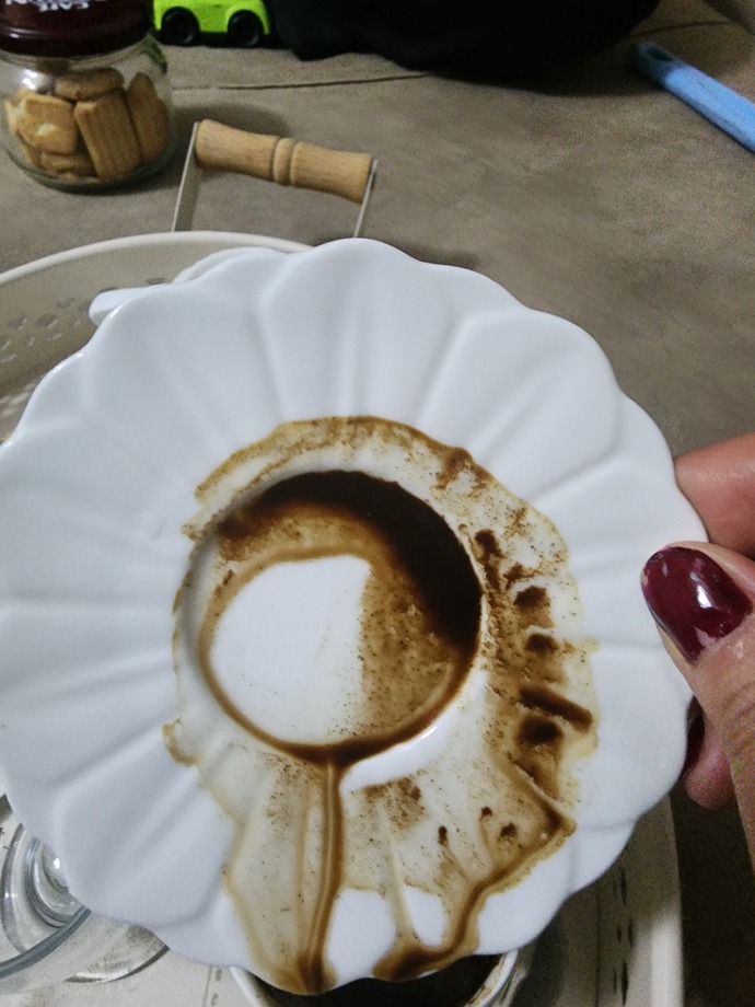 Fal baktırdım ama bir şey anlamadım, falımda ne var ne çıktı bilen var mı 😅?