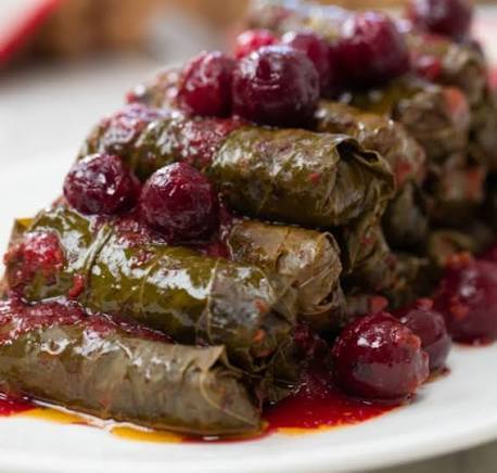 Vişneli yaprak sarması sever misin?