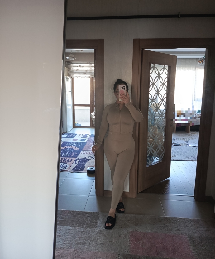Yeni spor kombinim nasıl olmuş sizce, üzerimde duruşunu beğendiniz mi?