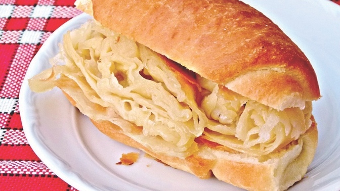 Ekmek arası börek yediniz mi?