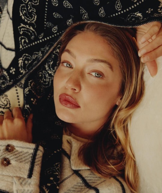 Sarışınlığa elveda! Gigi Hadid siyah saçlı oldu sizce yakışmış mı?