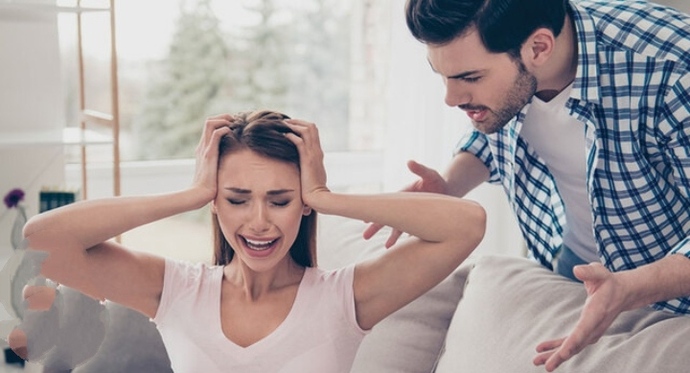 Bir kadına çık git annenin babanın evine diyen erkeğe ne denir?