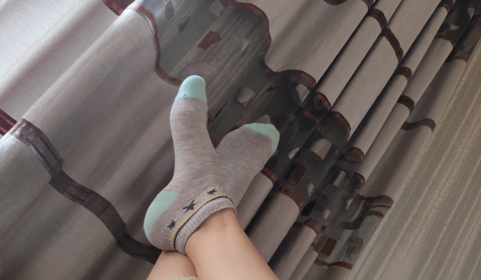 Böyle çoraplar giydiğim için mi aşkta hep kaybediyorum acaba?🤭 Bir türlü yüzüm gülmedi 🤭🤭🤭🤭?