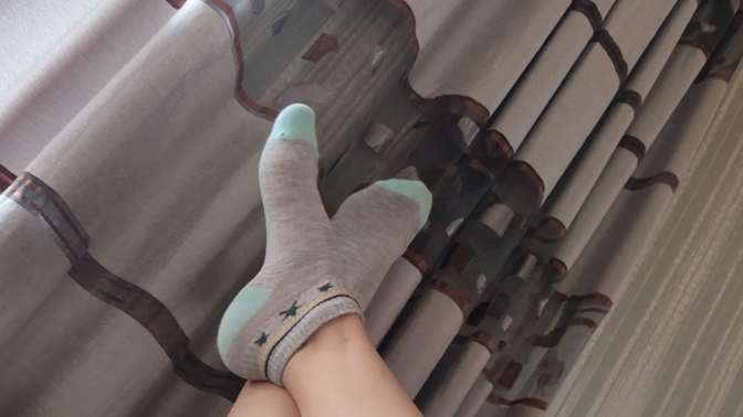 Böyle çoraplar giydiğim için mi aşkta hep kaybediyorum acaba?🤭 Bir türlü yüzüm gülmedi 🤭🤭🤭🤭?