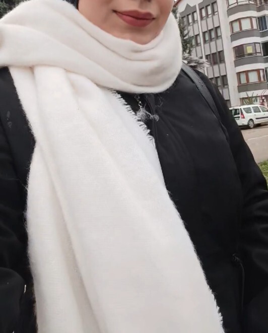 Beyaz atkı mı sizce siyah atkı mı?