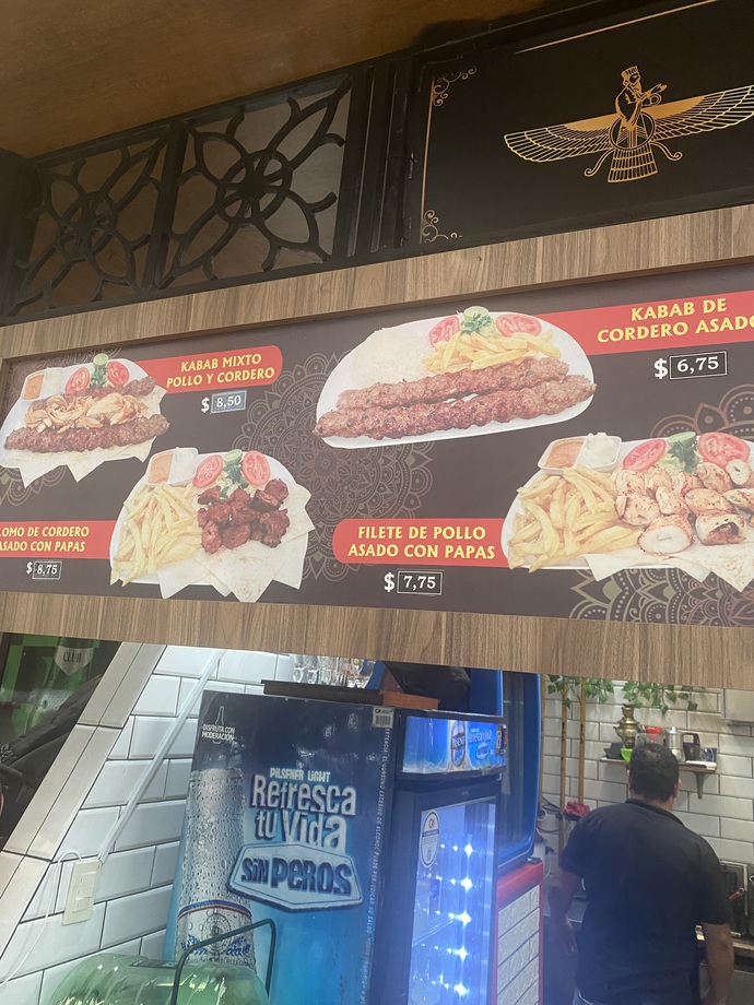 Amerika’da İspanyolların mekanında menüde kocaman kebap yazısını görünce gelen mutluluğu anlatamam 🇹🇷🇹🇷