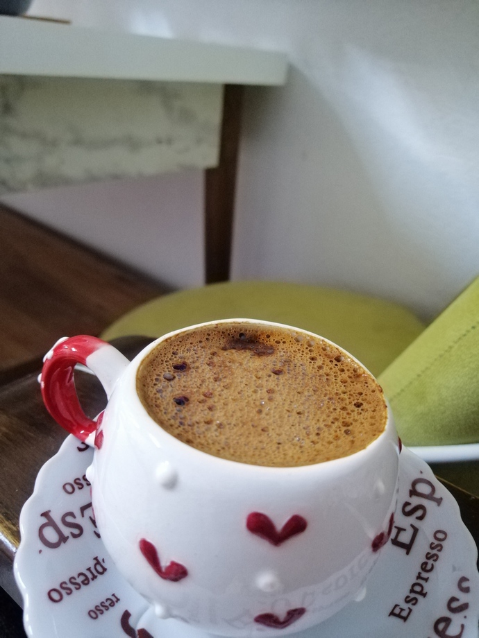 Yağmurlu havalarda Türk kahvesi mi içersiniz sıcak çikolata mı tercih edersiniz?