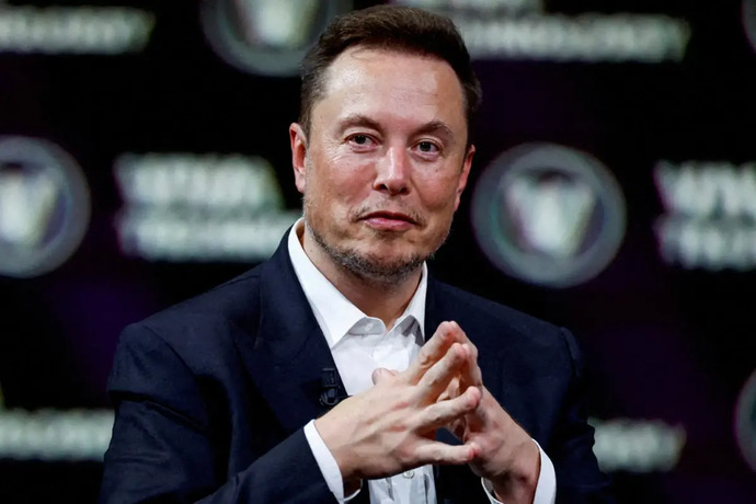 Musk, Teslanın Optimus insansı robotunun 3 yıl içinde dünyanın en iyi insan cerrahlarından daha iyi olacağını söyledi.