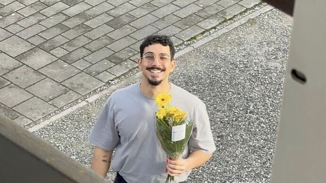 Romantik ve düşünceli olmak çok basit olduğu halde erkekler neden hâla odun?