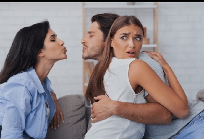 Kocamı sevgilimi aldatıyorum soruları sizcede çok abartılı itici değil mi?