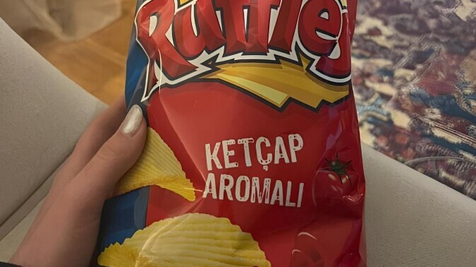 Bir başkasıyla aynı paketten cips yiyebilir misin?
