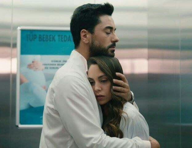 Olmayacağını bile bile birine tutunmak, kalbin aklı ikna etme çabası mıdır?