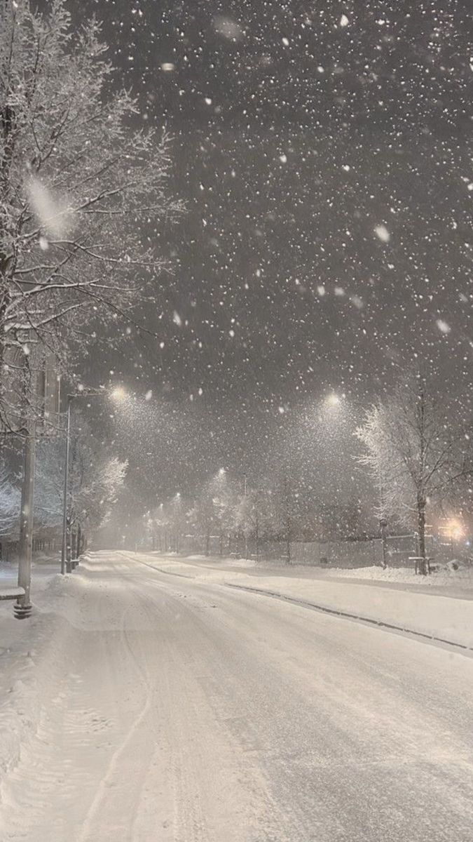 Hiç kar yediniz mi, çocukken gizli gizli kar yemeyen var mı 😋❄️?