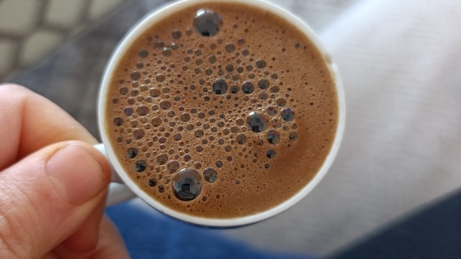 Soğuk hava sıcak kahvem ile geldim, siz ne yapıyorsunuz?