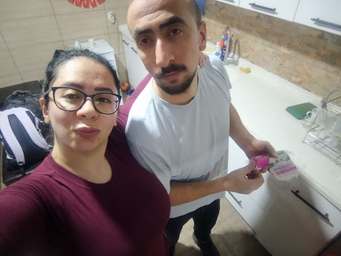Yaslar kaç duruyor sizce benim daha büyük olduğum çok mu belli?