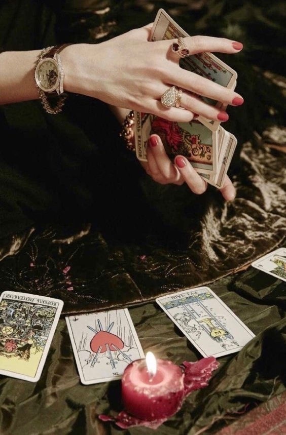 Tarot bakayım mı size?