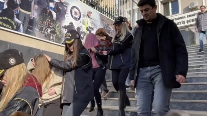 Alan memnun veren memnun satan memnun arkadaş kimene?