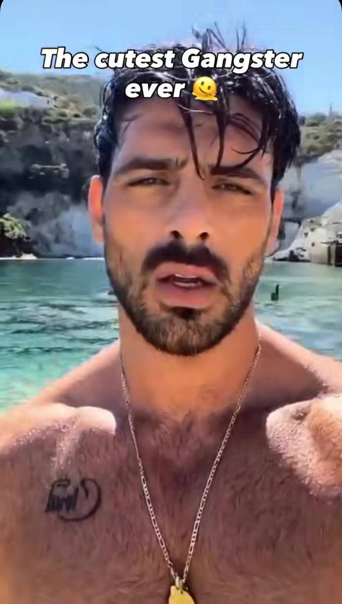 Arkadaşlar tövbe haşa bu adam ne günah işlemiş Allah bunu taş etmiş aqmk?