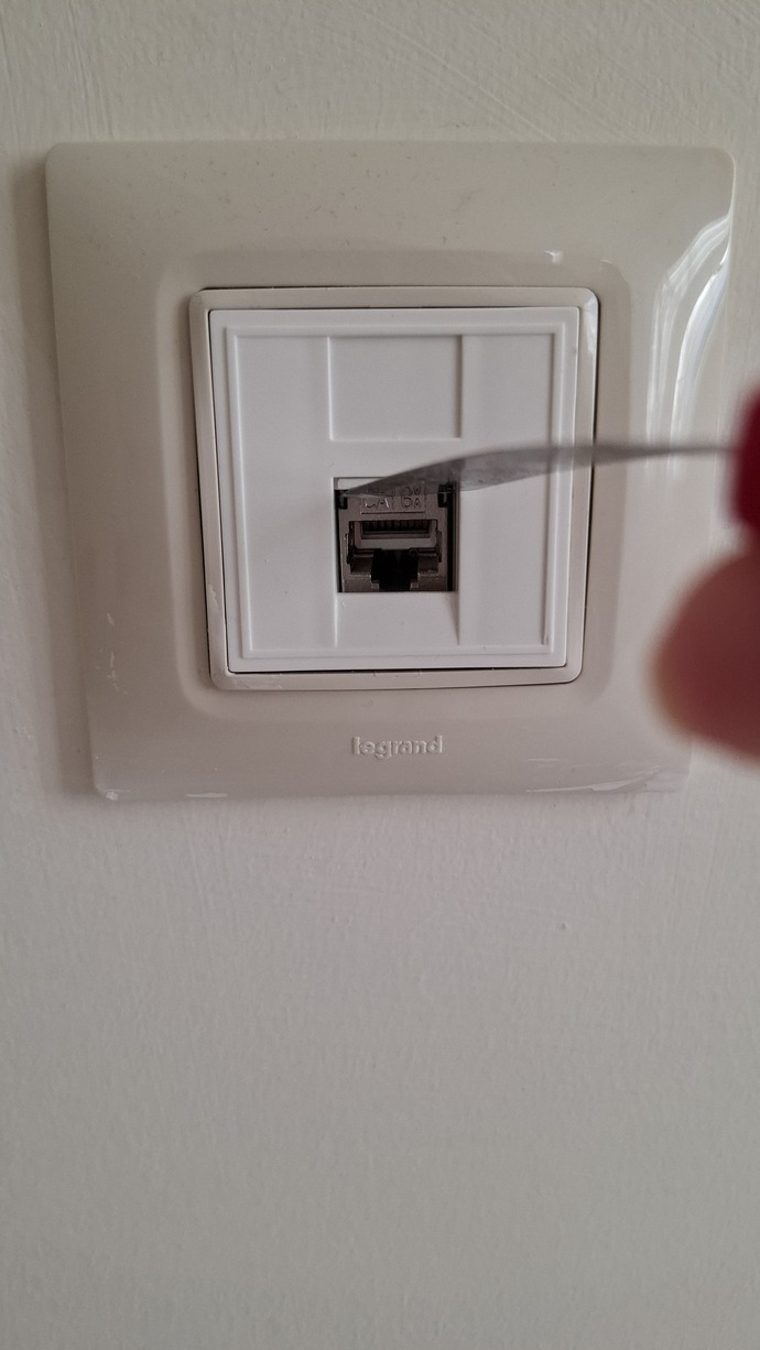KYK yurdundaki ethernet prizi gerçekten çalışıyor mu, kullanan var mı?